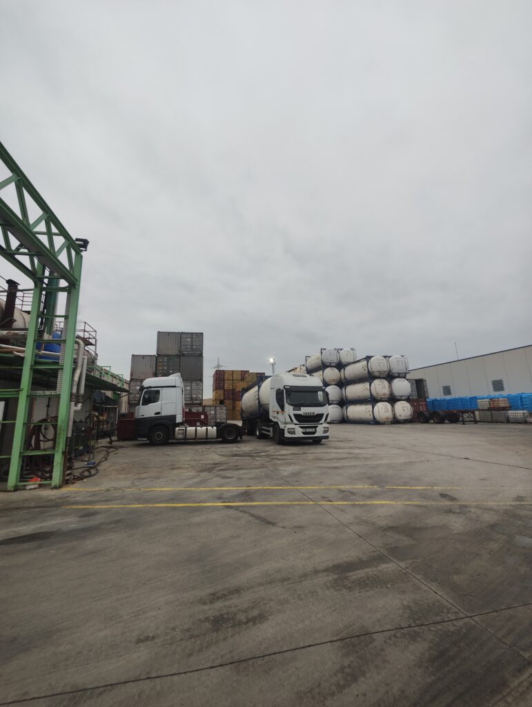 Ravnovesje med kaosom in ravnovesjem v pisarni podjetja Gorgori