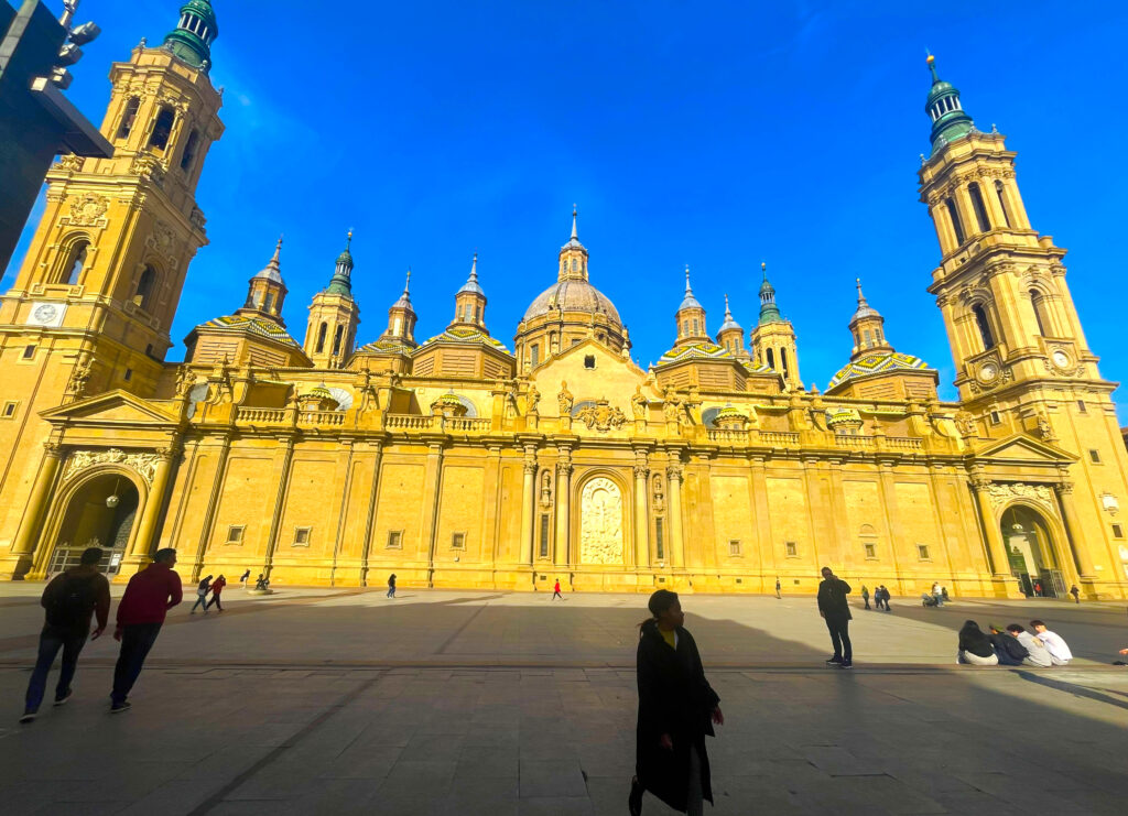 Čudež v središču mesta: Obisk bazilike Nuestra Señora del Pilar